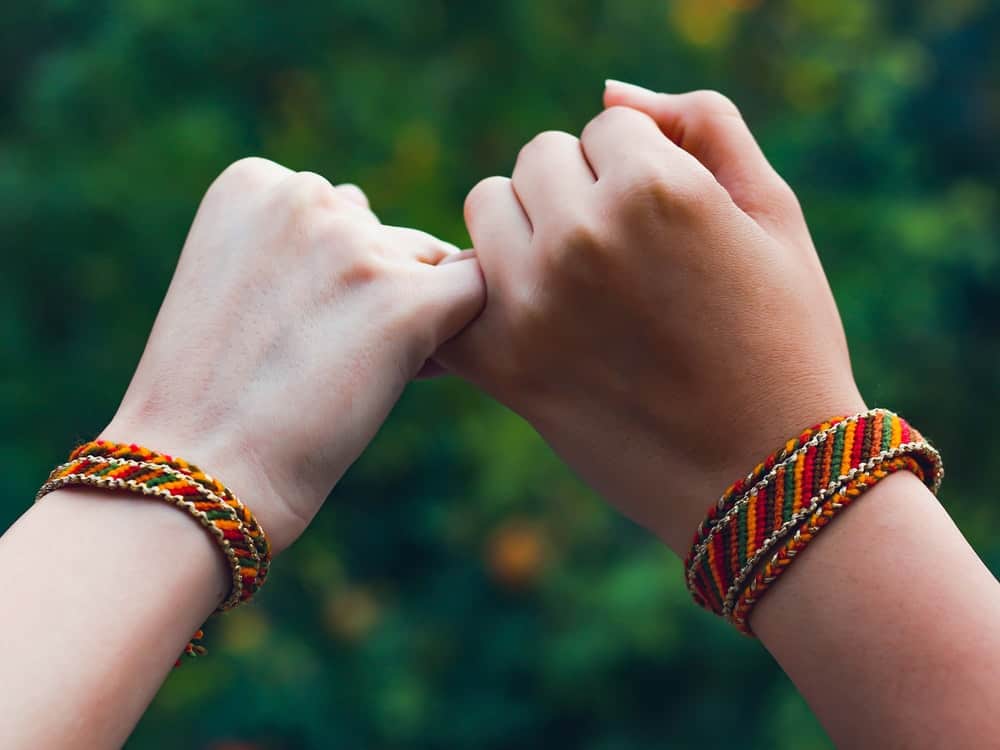 What are the purposes of wearing bracelets?