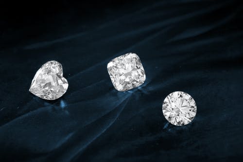 The Ultimate Guide to Selling Your Diamonds for The Maximum Value