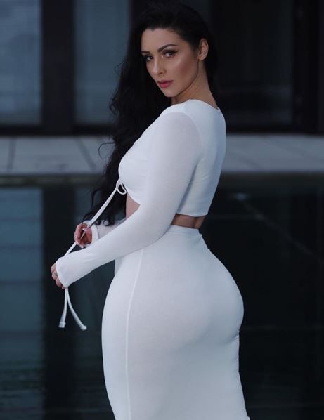 The Beautiful Natural Figure of Fitness Model Viktoria Kay is Worth All The Attention