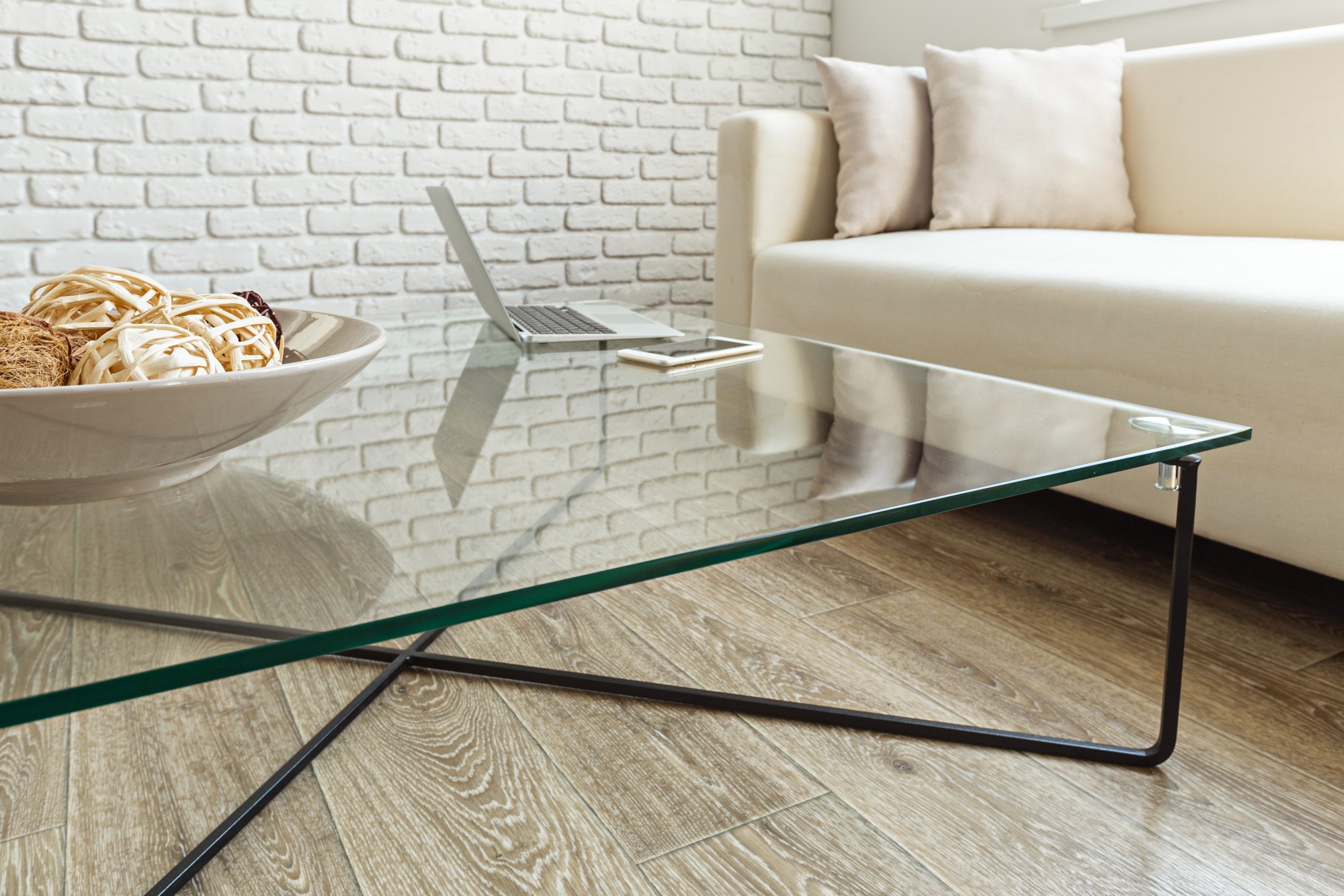 3 Types of Acrylic Tables for Your Home