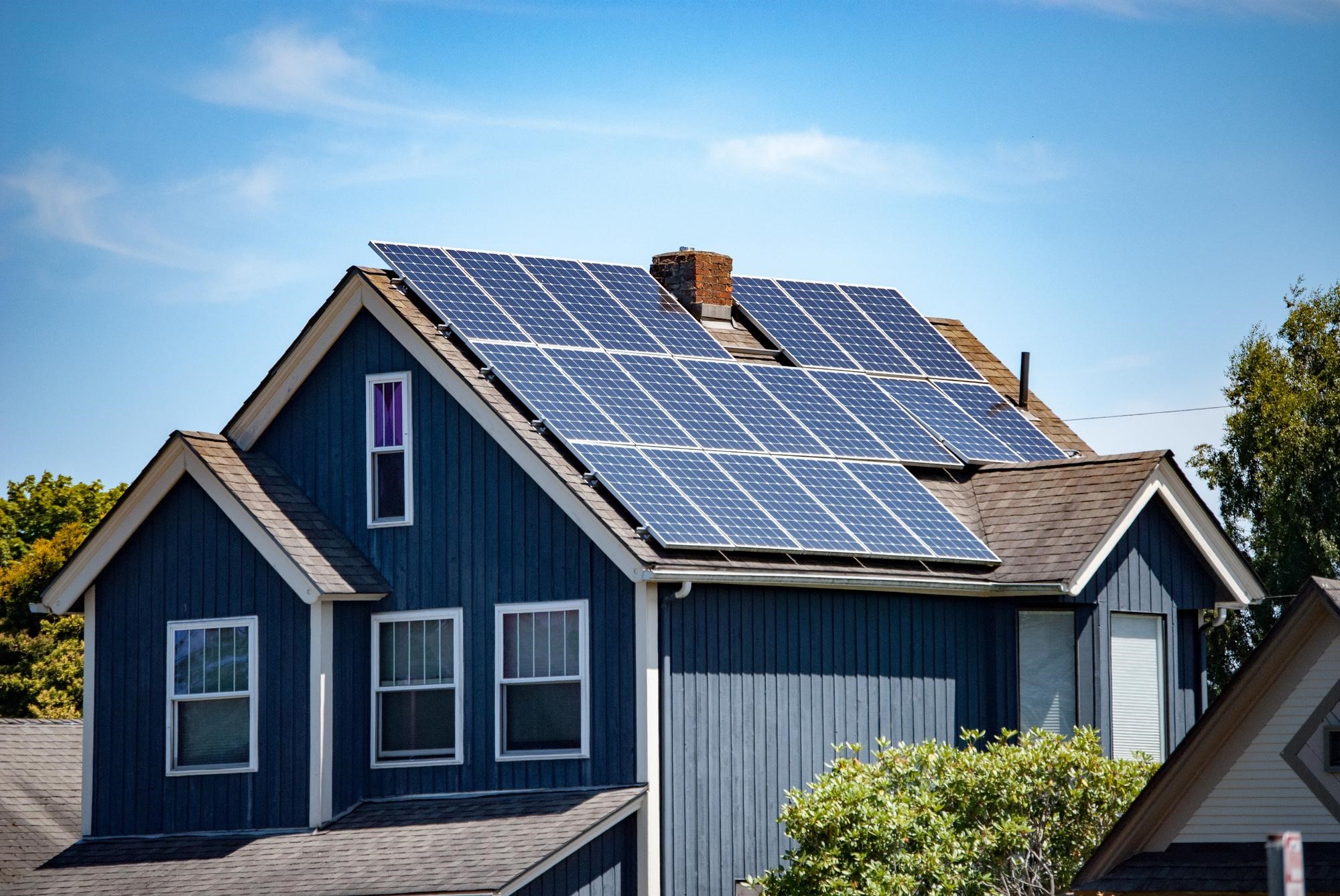 Why Roof Solar Panels Are Worth the Investment