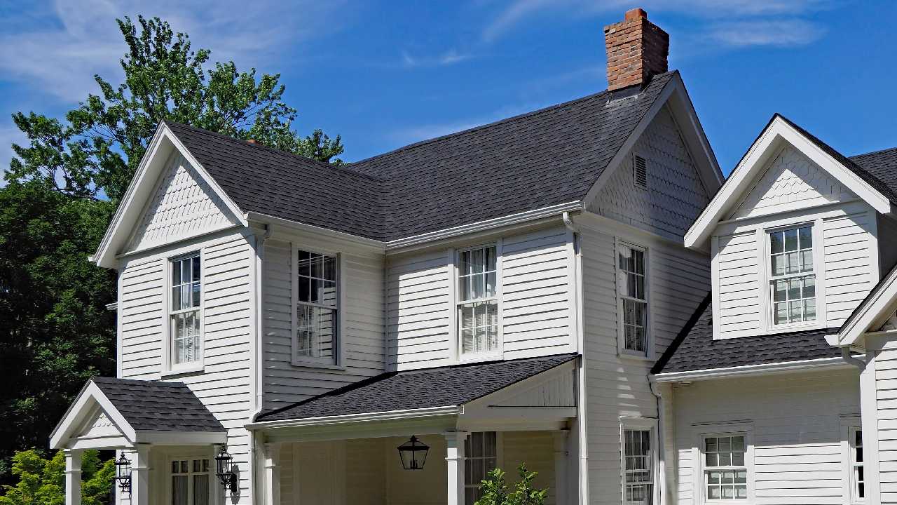 PROFESSIONAL SIDING CONTRACTORS CAN MAKE YOUR HOME LOOK BETTER, INCREASE ITS VALUE AND SAVE YOU MONEY