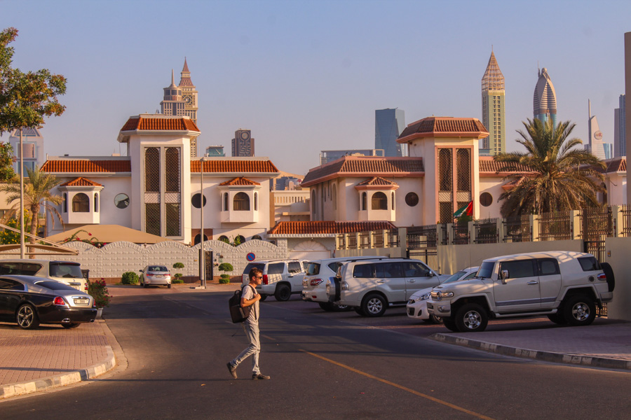 Renting a Car or Public Transport in Dubai – Which One is a Better Choice?