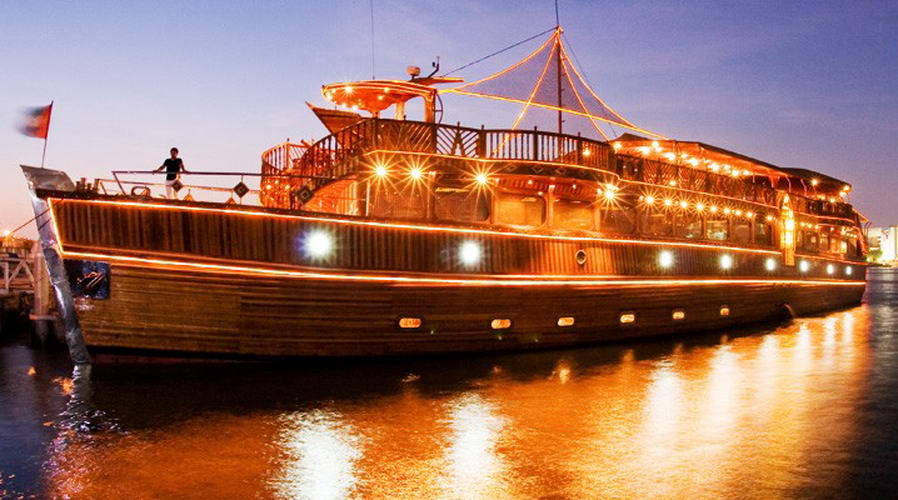 A Guide to the Most Luxurious Dhow Cruises in Dubai
