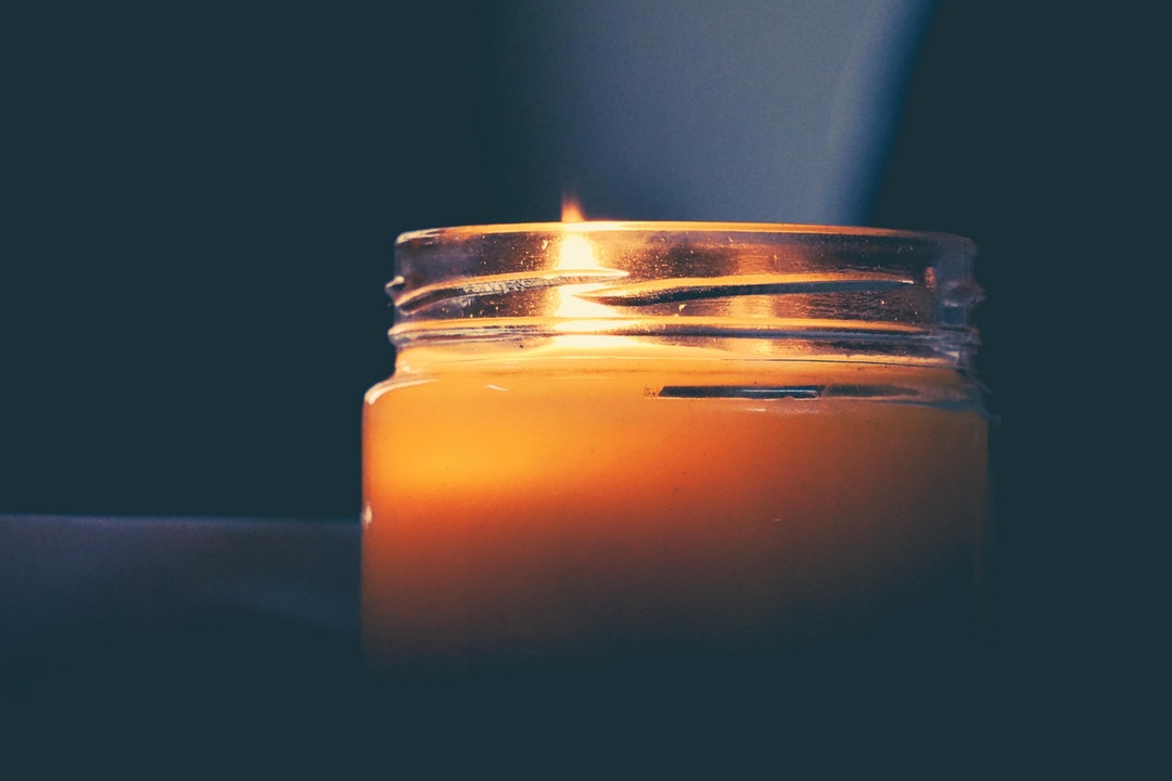 What Are the Best Essential Oils for Candle Making?