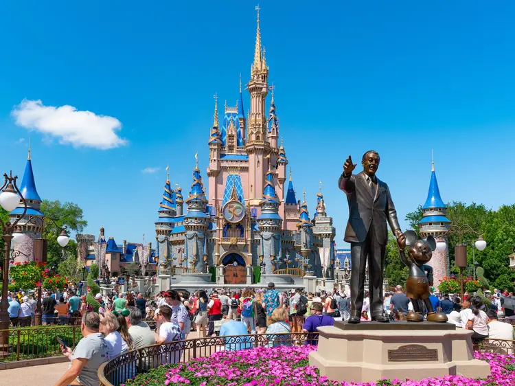 Here's What Travel Agents Should Look For In The Best CRM for Disney Parks