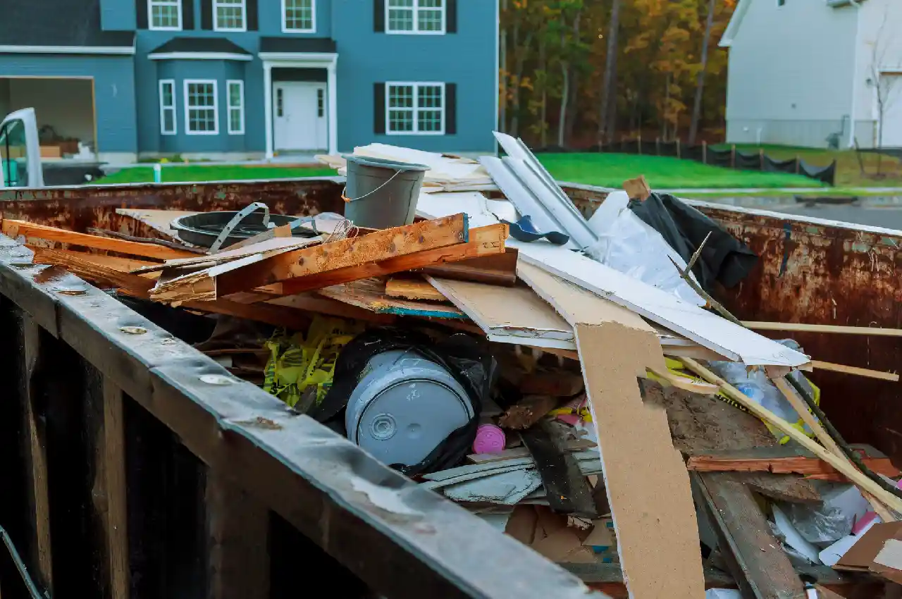 Top 8 Things to Consider When Renting Driveway Dumpsters