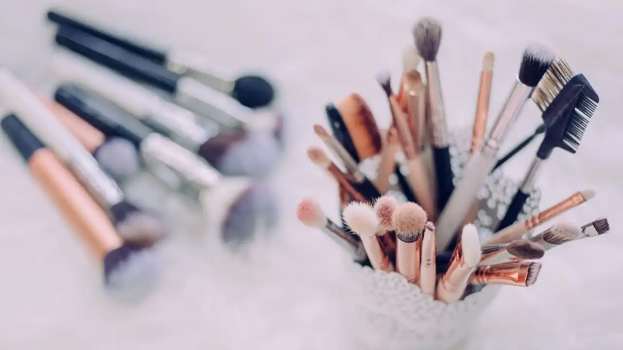 Mastering Makeup Brushes and Tools: The Ultimate Guide and the Role of Wholesale Cosmetic Jars