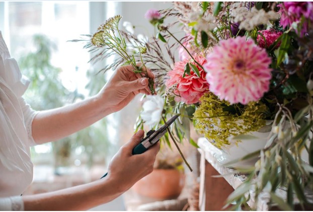 Master The Art Of Flower Care: 5 Essential Tips To Keep Flowers Fresh