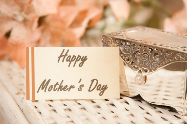 Guide to Finding the Perfect Mother's Day Gift for Your Grandmother