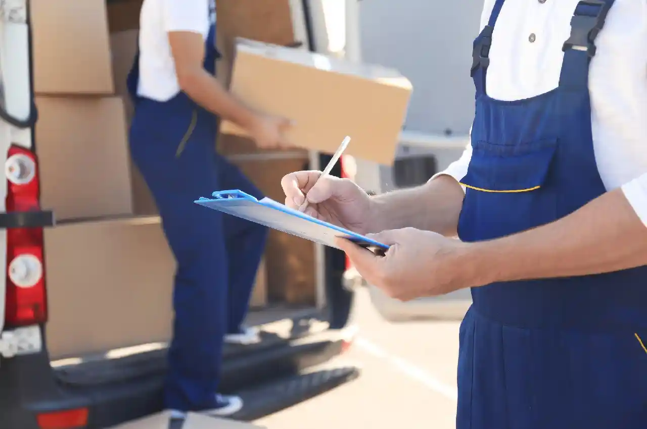 From Packing to Unpacking: What to Expect When Hiring a Commercial Moving Company