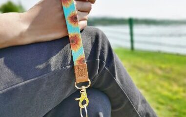 Hang in Style: Exploring the Versatility of Lanyard Keychain