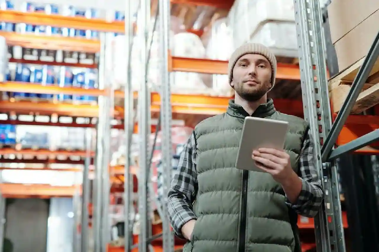 Optimizing the Workspace: Top 4 Must-Have Benefits for Warehouse Office Employees