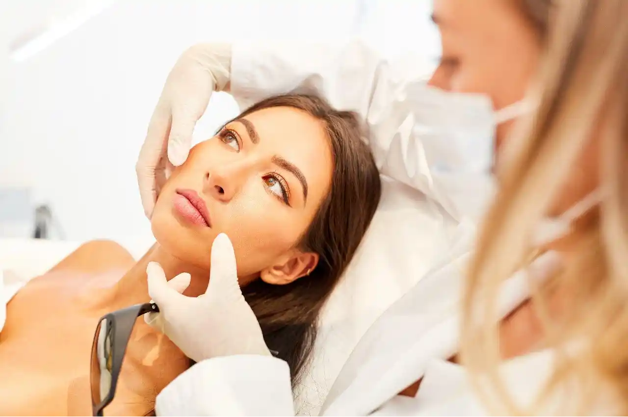 Exploring the 4 Benefits of Laser Facelifts for Aging Skin