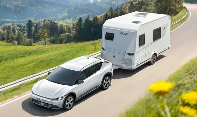 Hit the Road with Confidence: Essential Caravan Maintenance Tips and Must-Have Accessories