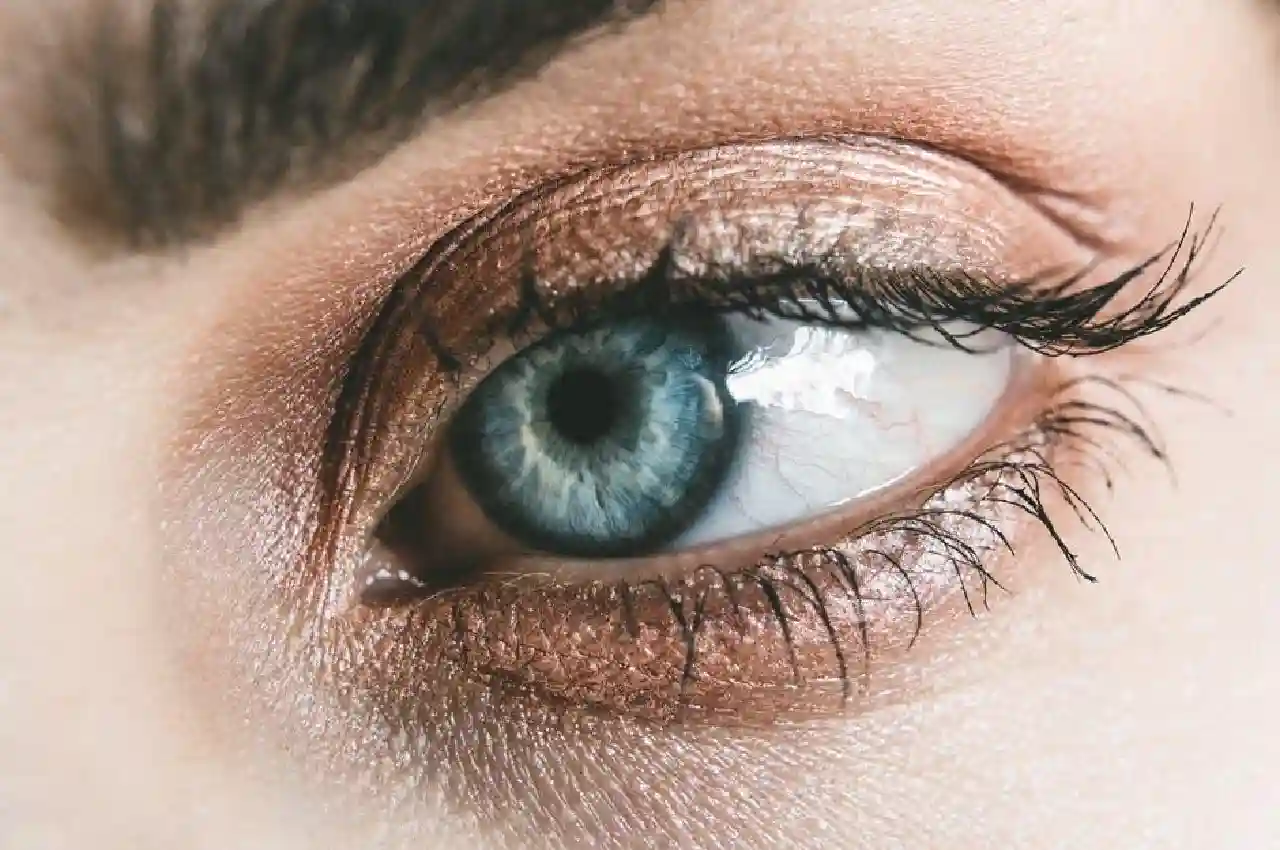 The Ultimate Guide to Eyelid Surgery Scars: 4 Healing and Care Tips