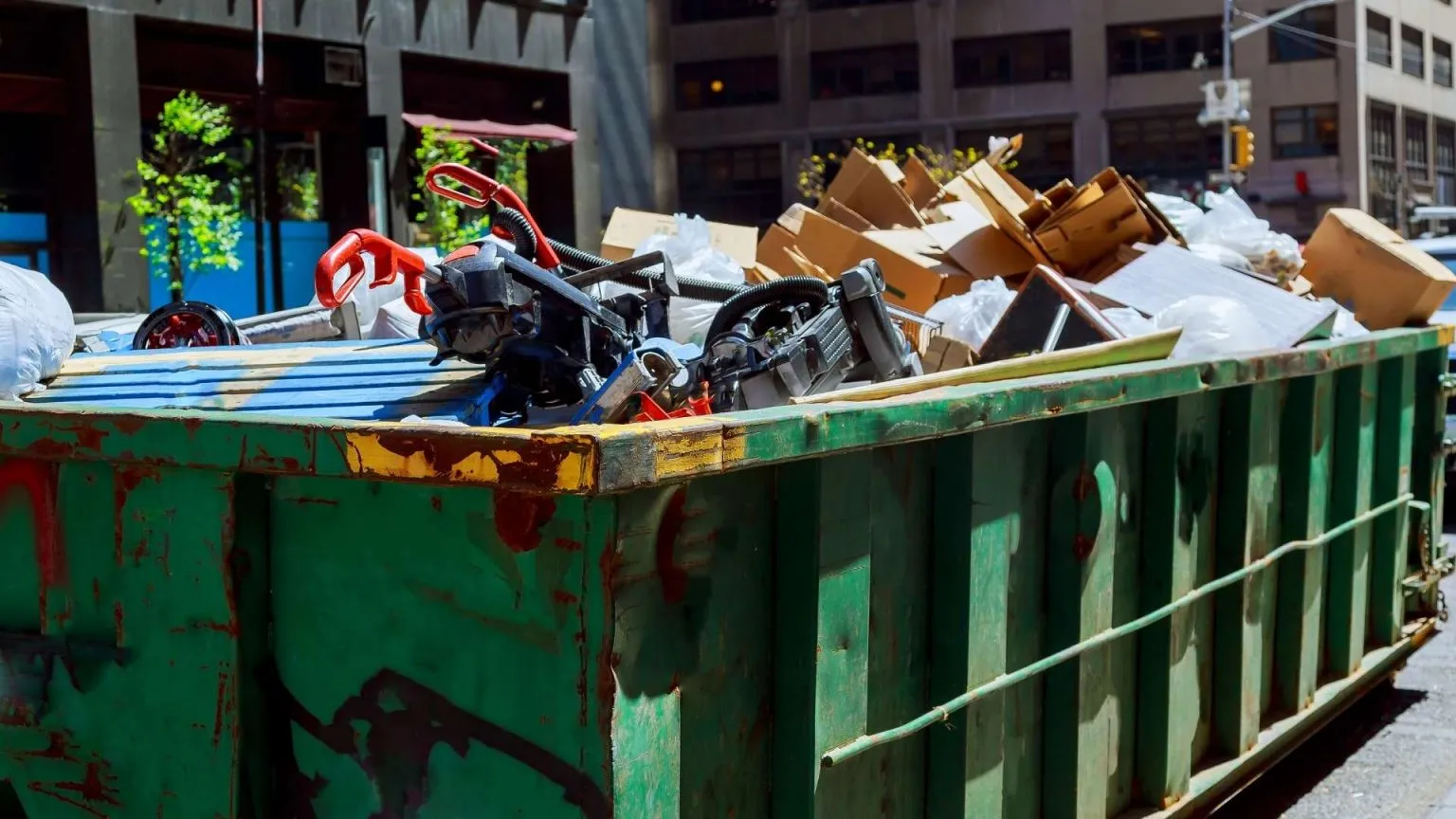 Moving Out Without the Mess: Why Temporary Dumpster Solutions Make Sense