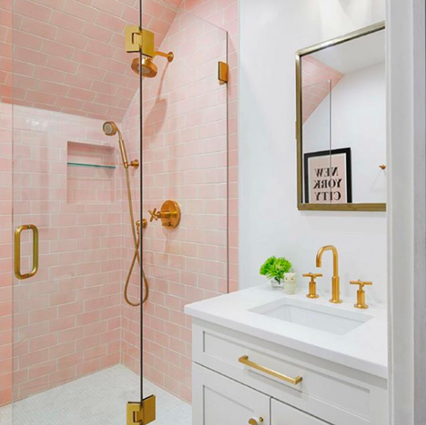 The Hidden Design Power of Tile Showers in Small Bathrooms
