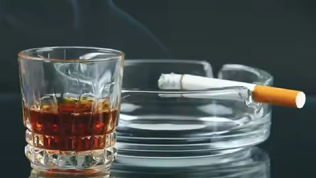 How Smoking or Drinking Impacts Your Term Insurance Premium