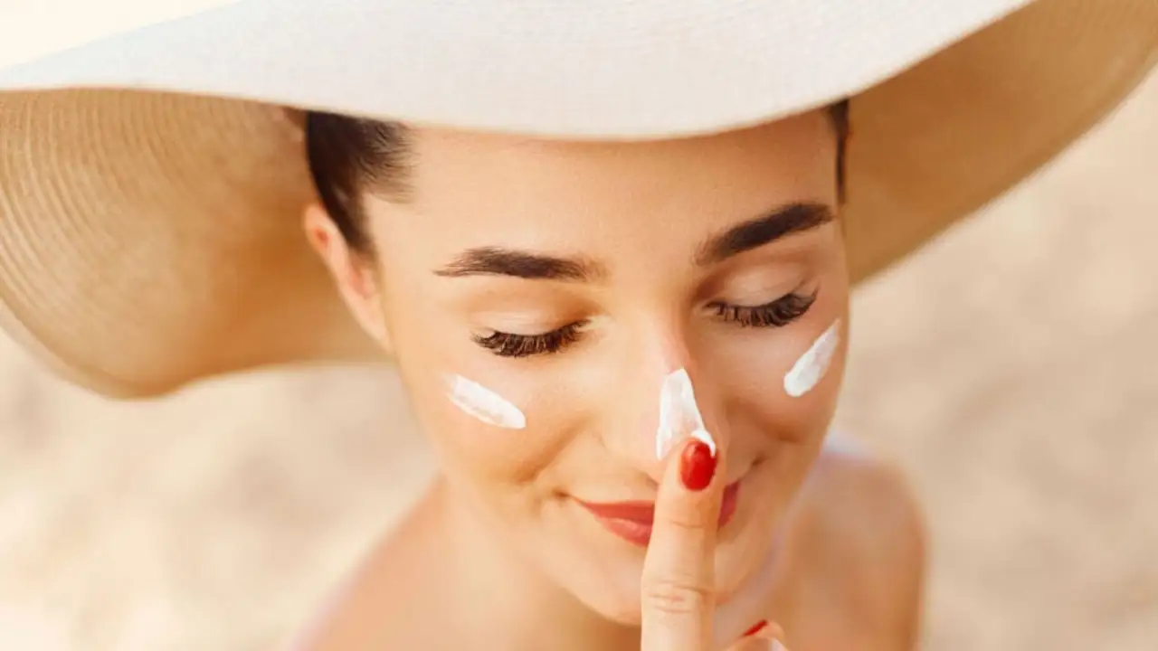 Why Summer Heat Is Secretly Destroying Your Skin Barrier